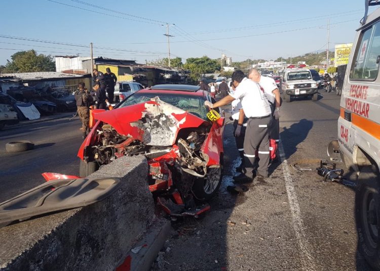 Al menos dos fallecidos deja accidente en carretera Panamericana