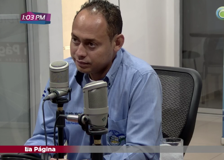 Alcalde Adán Perdomo le apuesta a la construcción de un muelle en el lago de Ilopango