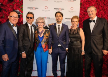 Expresidente Vicente Fox recibe premio humanitario