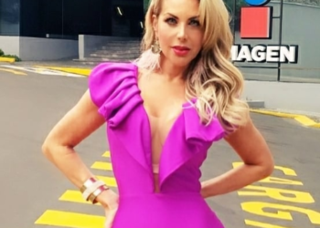 A sus 52 años, la actriz Lorena Herrera luce orgullosa sus curvas en bikini