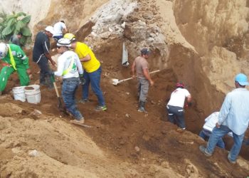 (FOTOS) Dos obreros mueren soterrados en Comasagua