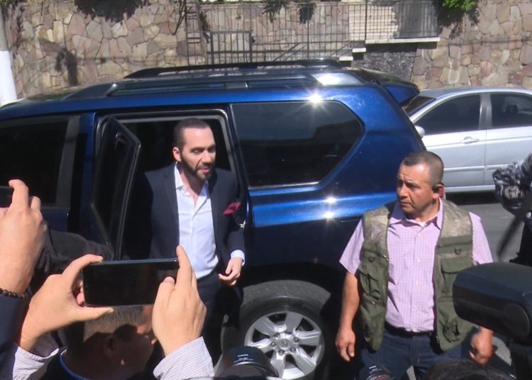 Instalan juicio contra Bukele por expresiones de violencia contra la mujer