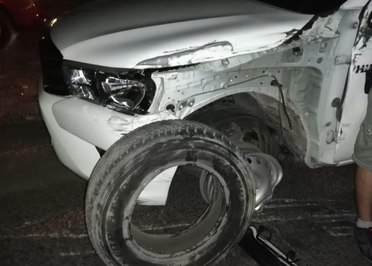 Subcomisionado PNC choca vehículo de la institución en Lourdes Colón