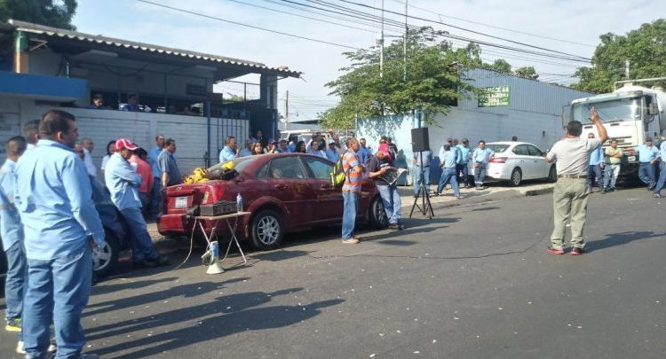 Sindicalistas de ANDA protestan contra la privatización del agua