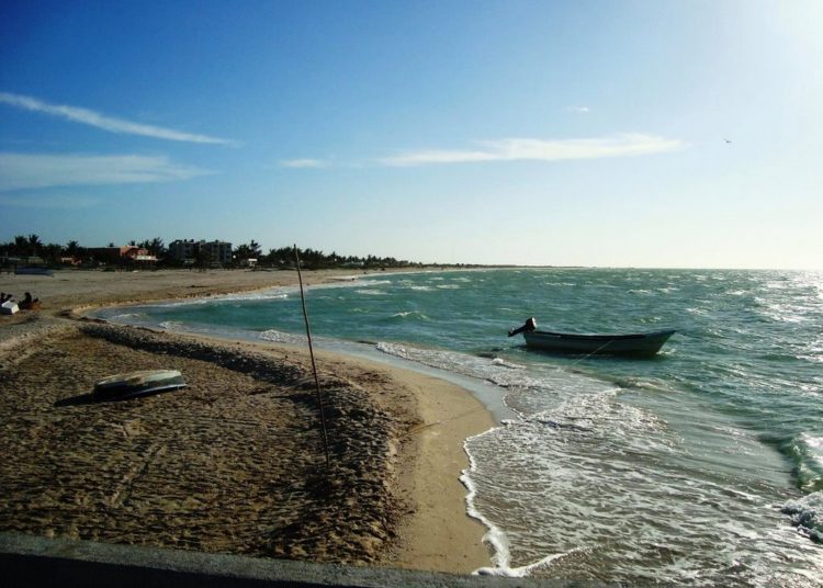 Un estadounidense levanta un «muro» para cerrar una playa frente a su casa en México
