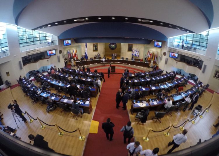 Con votos de ARENA, FMLN y PCN, Asamblea aprueba incremento al 10% al FODES