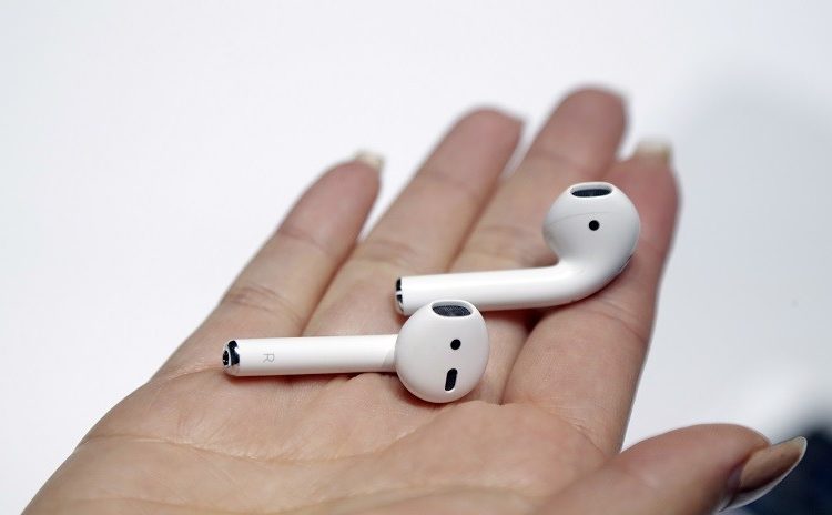 Científicos advierten que los audífonos inalámbricos podrían provocar tumores