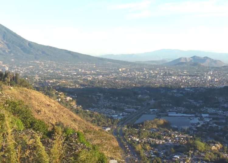 Según BCR la economía salvadoreña crecerá 2.4% en 2019