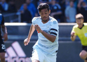 El mexicano Carlos Vela anota el gol más fácil de su carrera y se compara con Messi