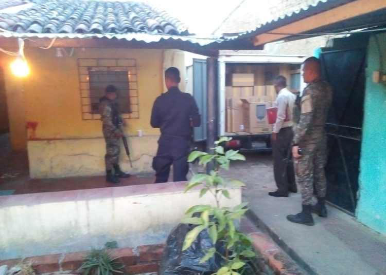 Decomisan 70 cajas de cigarros en Chalchuapa, Santa Ana