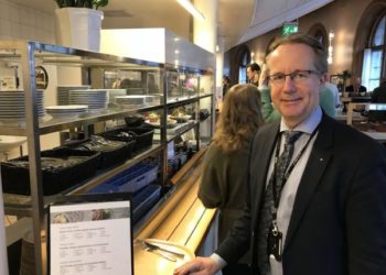 Suecia, el país donde los parlamentarios no tienen asesores y se pagan el café de su bolsillo