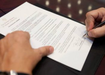 Envían a juicio a tramitador que trató de obtener tarjetas de circulación con documentos falsos