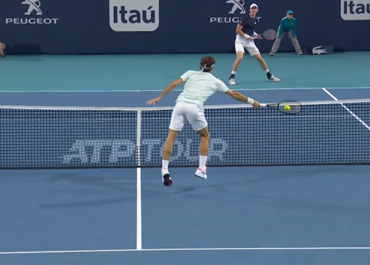 El espectacular punto de Roger Federer con el que se ganó la ovación del público