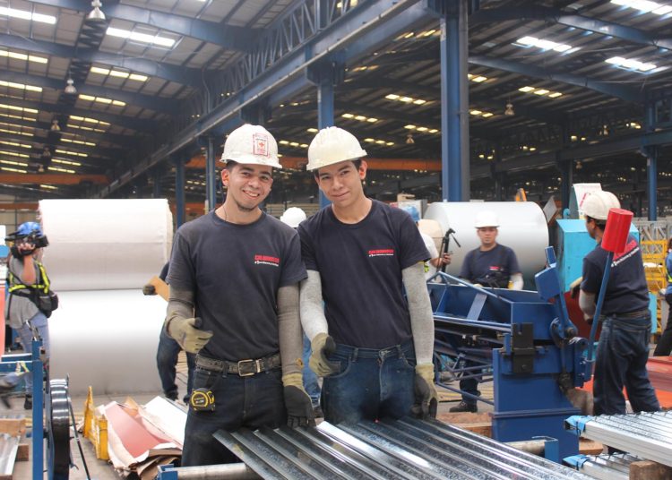 Reconocen liderazgo de Grupo Ferromax, presidido por Francisco Suriano Siú