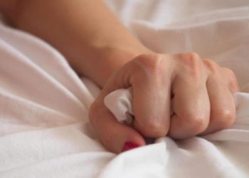 Mujer muere tras tener sexo «desenfrenado» durante cinco horas