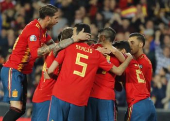 España sufre más de la cuenta para superar a una resistente Noruega