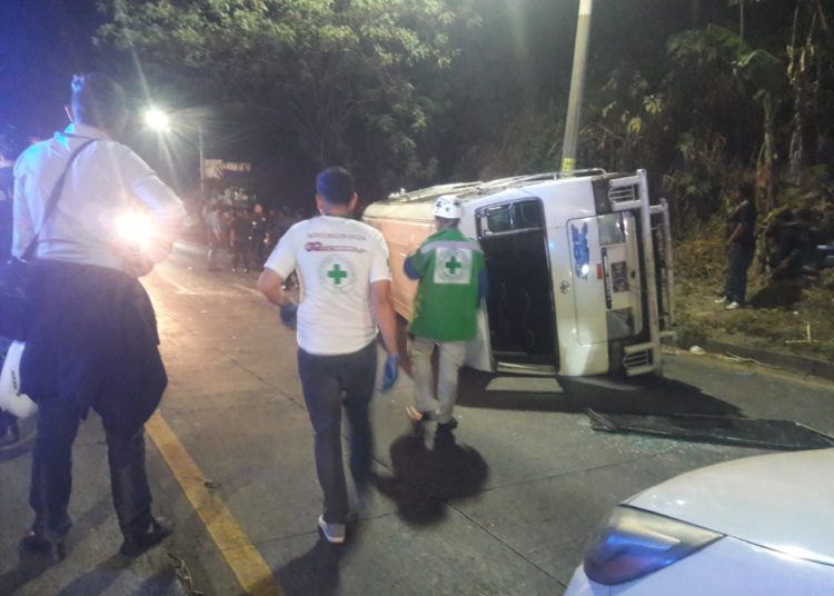 Microbusero sin licencia involucrado en accidente de tránsito en Ciudad Delgado: 15 lesionados