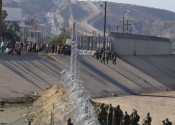 Presidente Trump amenaza con cerrar la frontera con México la próxima semana