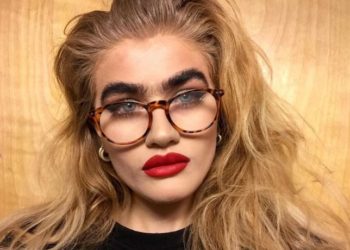 Conozca a la modelo «uniceja» que ha recibido amenazas de muerte por su aspecto