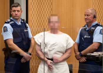 Autor de masacre en Nueva Zelanda hace gesto supremacista ante tribunal
