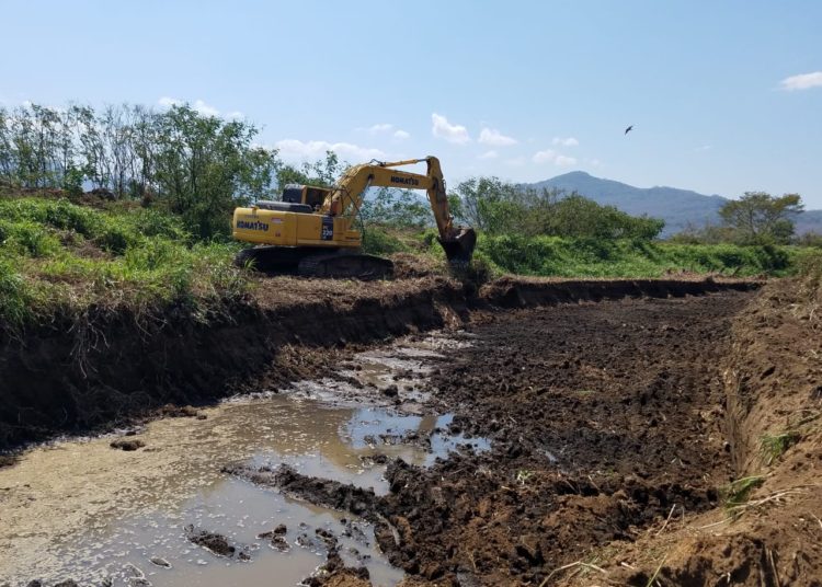 Alcaldía de San Miguel realiza trabajos de mitigación del cauce del río Grande para evitar inundaciones