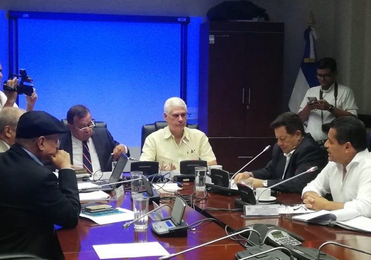 Rodolfo Parker renuncia a comisión ad-hoc que estudia la ley de Reconciliación, por críticas recibidas