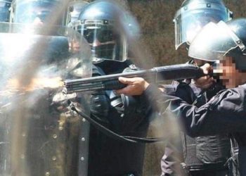 Al no obedecerle, Bukele sentencia a policías que no soltaron a estudiantes de la UES