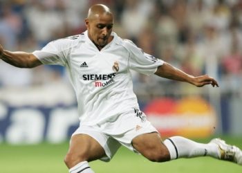 Desborde y gol: Roberto Carlos demostró sus habilidades a los 45 años