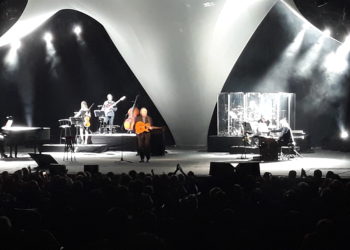 Serrat llena de recuerdos y nostalgia al público salvadoreño