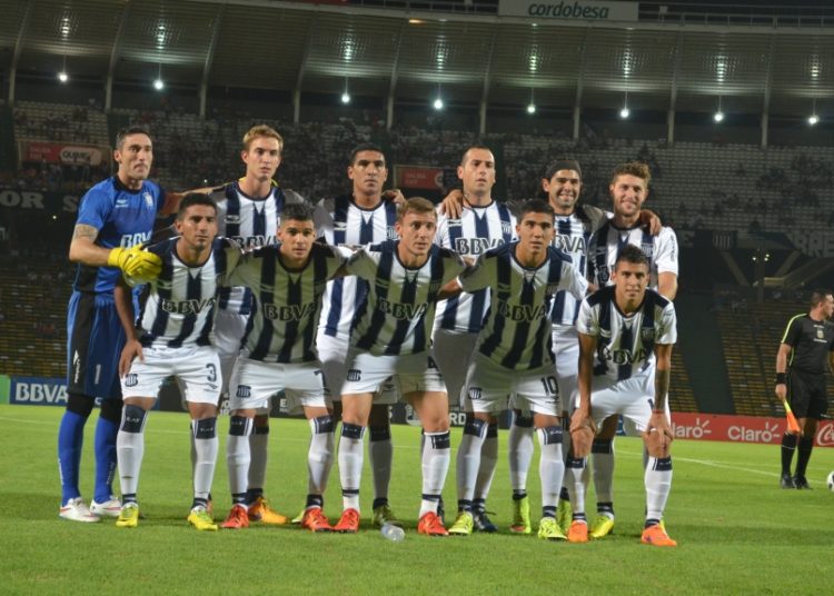 La lengua, antídoto de violencia en el fútbol argentino