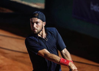 Un tenista reclamó más protección contra los apostadores y filmó a un grupo de ellos durante un partido