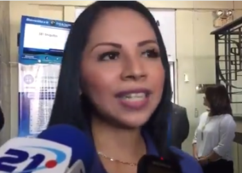 (VIDEO) Yesenia Hernández denuncia que alcaldía de San Salvador gastó $45 mil para cambiar color a 12 camiones