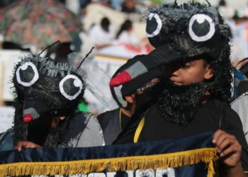 Realizan desfile escolar para concientizar a la población a prevenir el virus del Zika