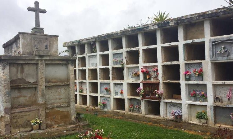 Desentierran a un hombre que llevaba 9 días muerto tras oírlo ‘gritar’ en su tumba