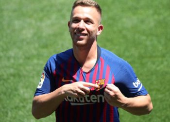 Arthur, sobre el vestuario del Barça: «Piqué es muy guapo y Messi es extremadamente inteligente»