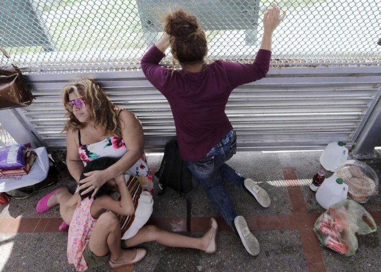 Juez bloquea la decisión de Trump de devolver a México a solicitantes de asilo