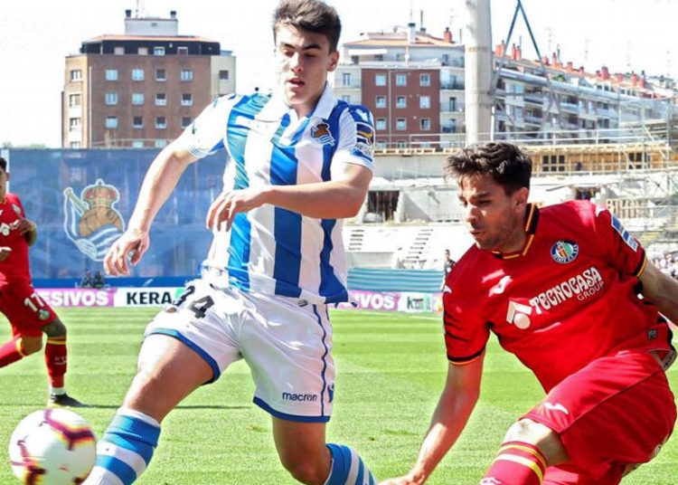 Conozca al joven futbolista que está brillando en España y regresa a casa en bicicleta