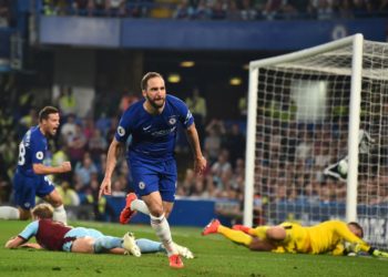 (VIDEO) La celebración más incómoda de la historia: Higuaín no lo vio venir