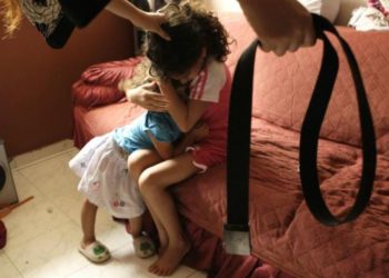 Organizaciones exigen que se prohíba el uso de golpes para educar a los niños