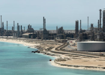 Arabia Saudita amenaza con dejar de vender el petróleo en dólares