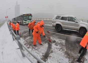 China: Con pulseras inteligentes “obligan” a trabajar a empleados de limpieza si llevan 20 minutos sin moverse