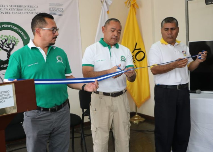 (FOTOS) Inauguran sala de ventas de productos fabricados por reos 