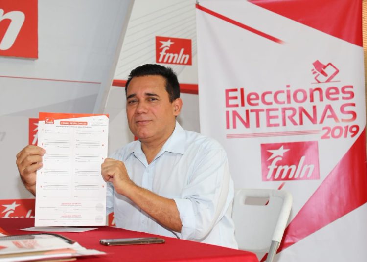 Arístides Valencia agiliza su proceso de inscripción como candidato a secretario general del FMLN