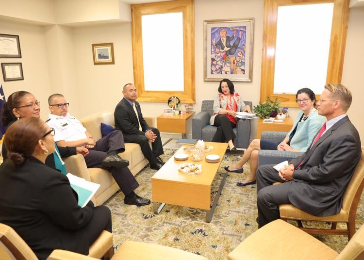 Autoridades de Seguridad Pública y subsecretaria de estado de EE.UU. buscan reducir flujo migratorio