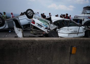 Rastra con falla de frenos provoca múltiple accidente en el bulevar Constitución