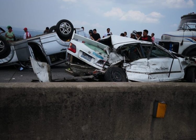 Rastra con falla de frenos provoca múltiple accidente en el bulevar Constitución