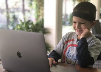 Chris Evans invita a “Pipe” a ser «el Vengador» salvadoreño