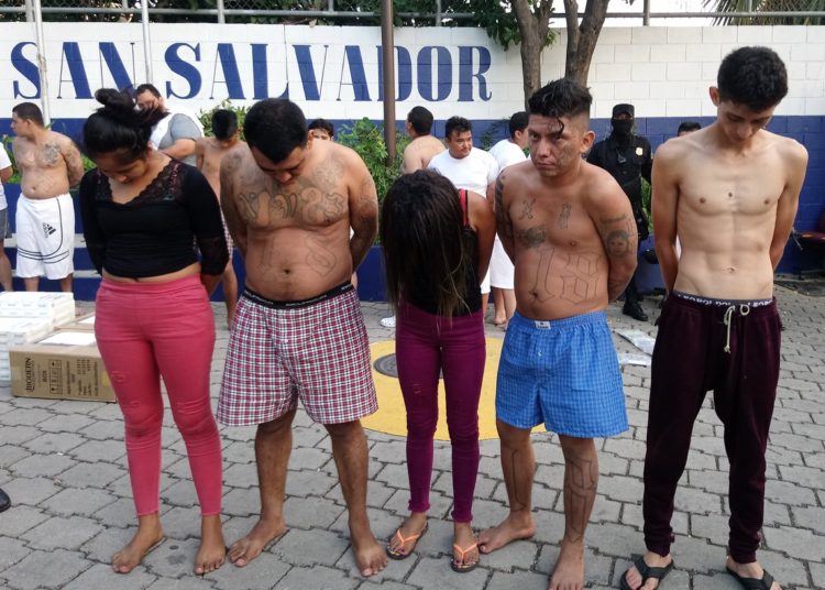 (VIDEO) Capturan a cinco pandilleros que se dirigían a la Costa del Sol a vacacionar