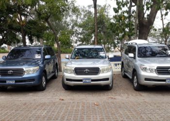 Tres camionetas de lujo de la Asamblea Legislativa son vendidas en más de $65 mil