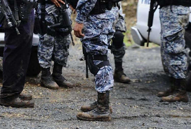 Excabo de la PNC muere al enfrentarse con policías en Jiquilisco